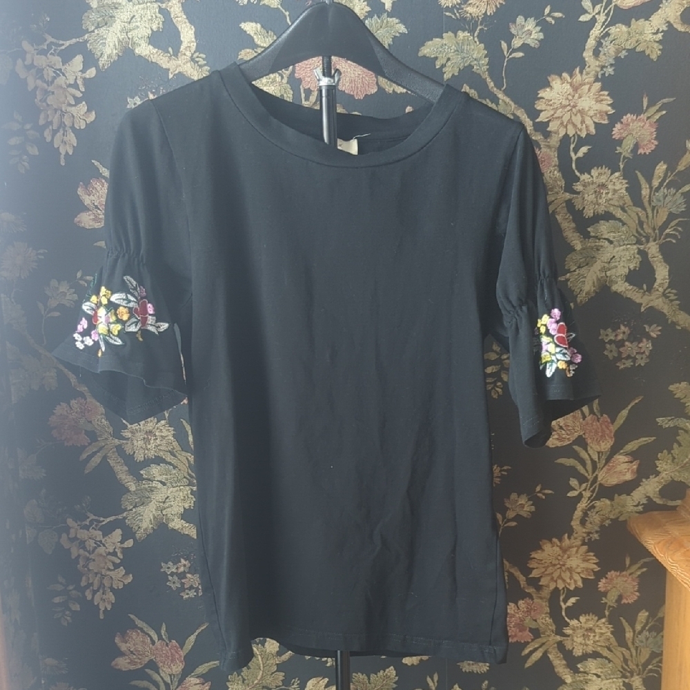 A. Moon Black Scoop Neck Quarter Sleeve Floral Embroidered Top Size S